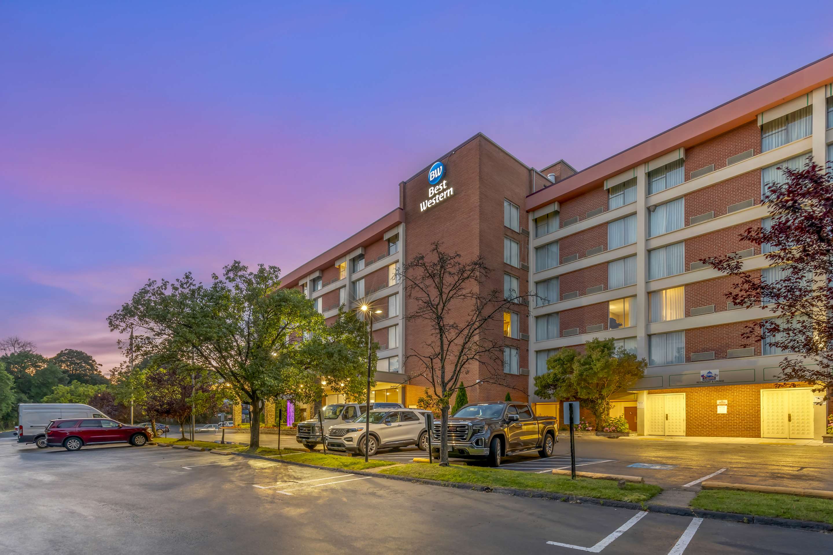 Best Western Capital Beltway - Tap to explore photos