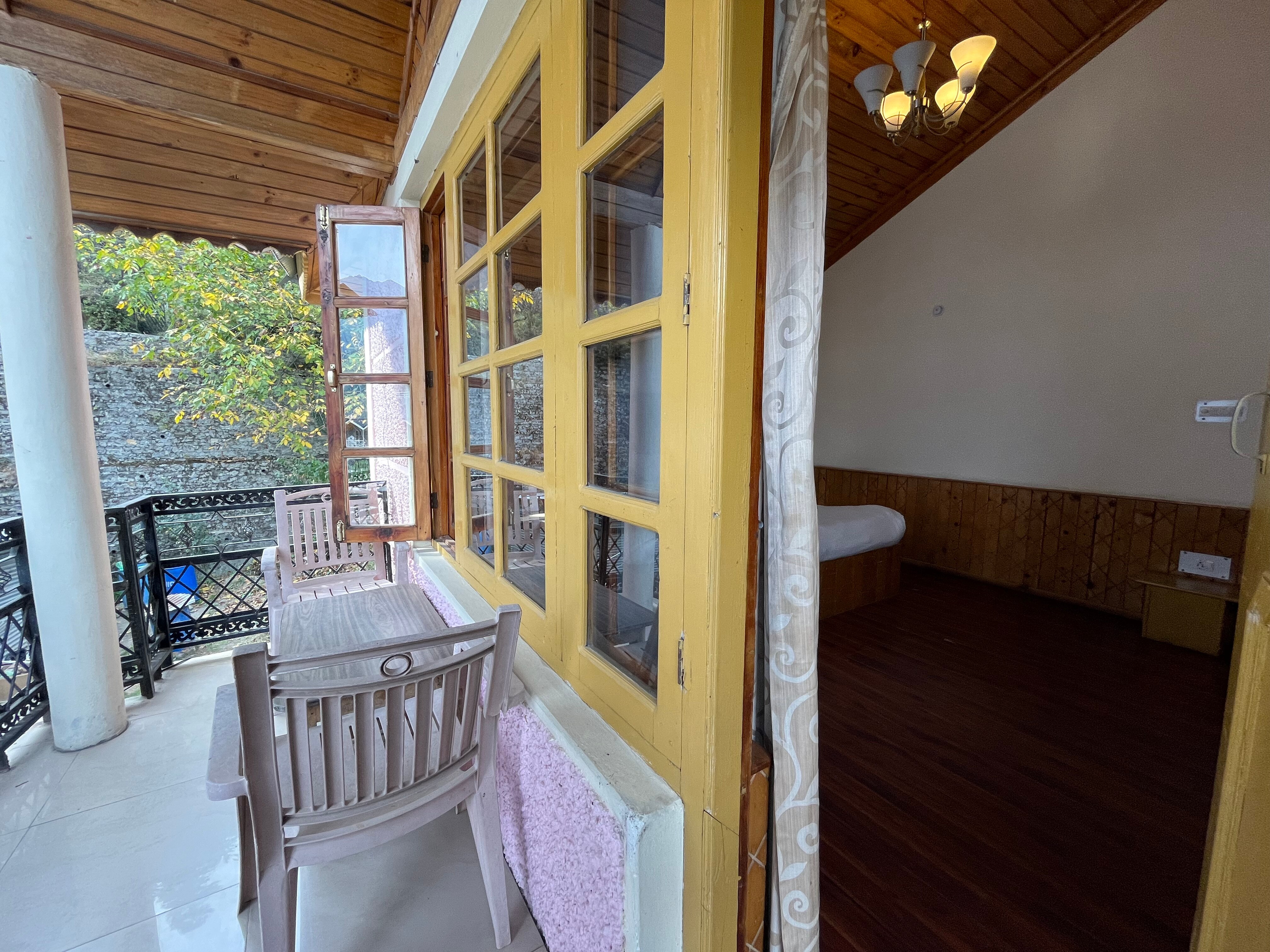 Snow Summer View: 4BR Cottage Manali By Homeyhuts - Tap to explore photos