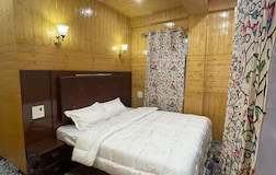 Deluxe Corner Room 1- Convertible 2BH Suite Option