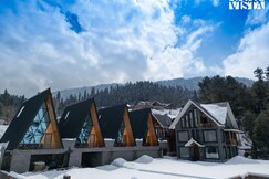 StayVista at Frozen Fall @ Frostflare Cottages, Gulmarg