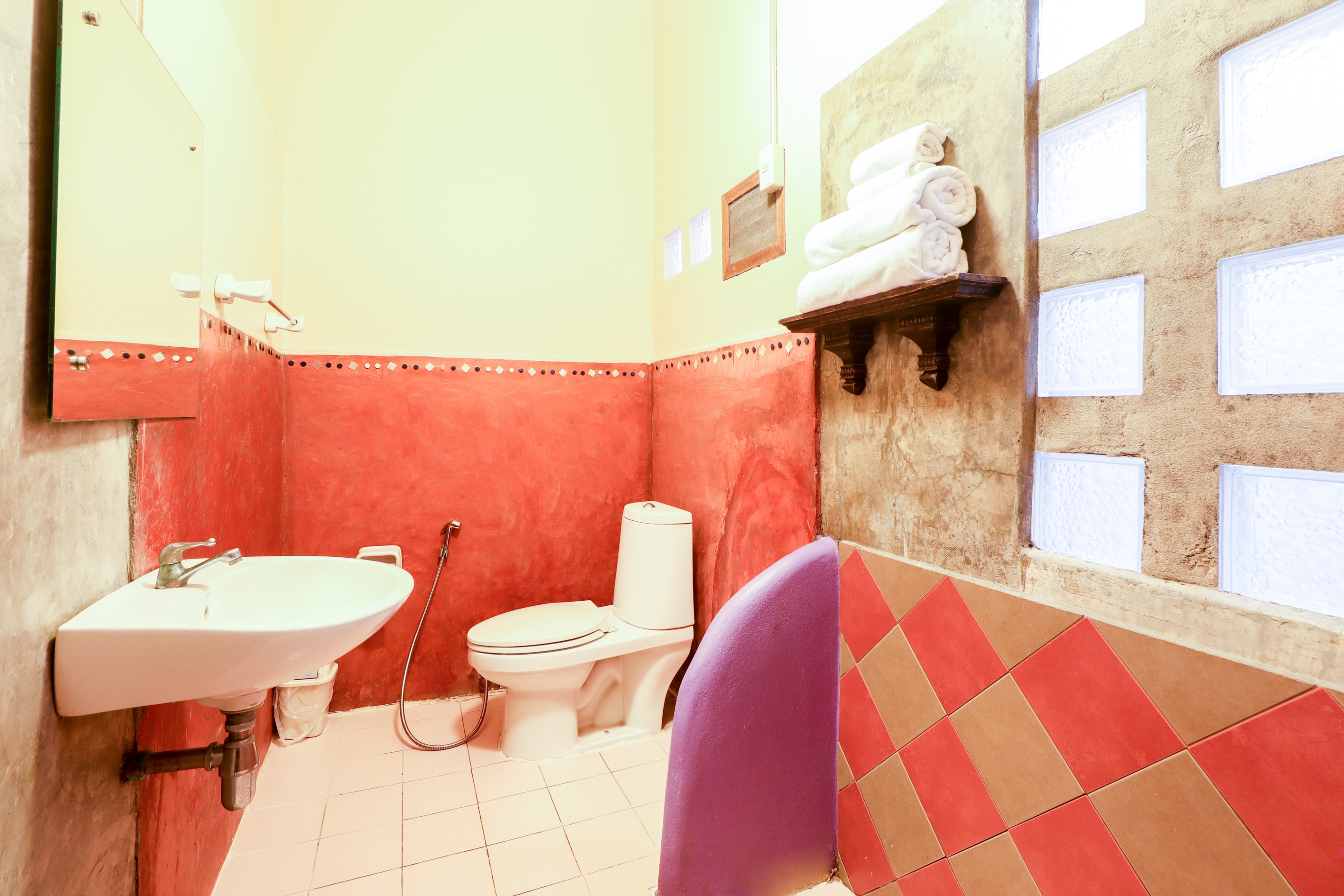 OYO 369 Micasa Guesthouse - Tap to explore photos