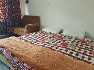 Labroo Guest House - Tap to explore photos