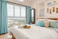 Spacious 2Bhk Ocean view l Designed Coastal boho, Mumbai