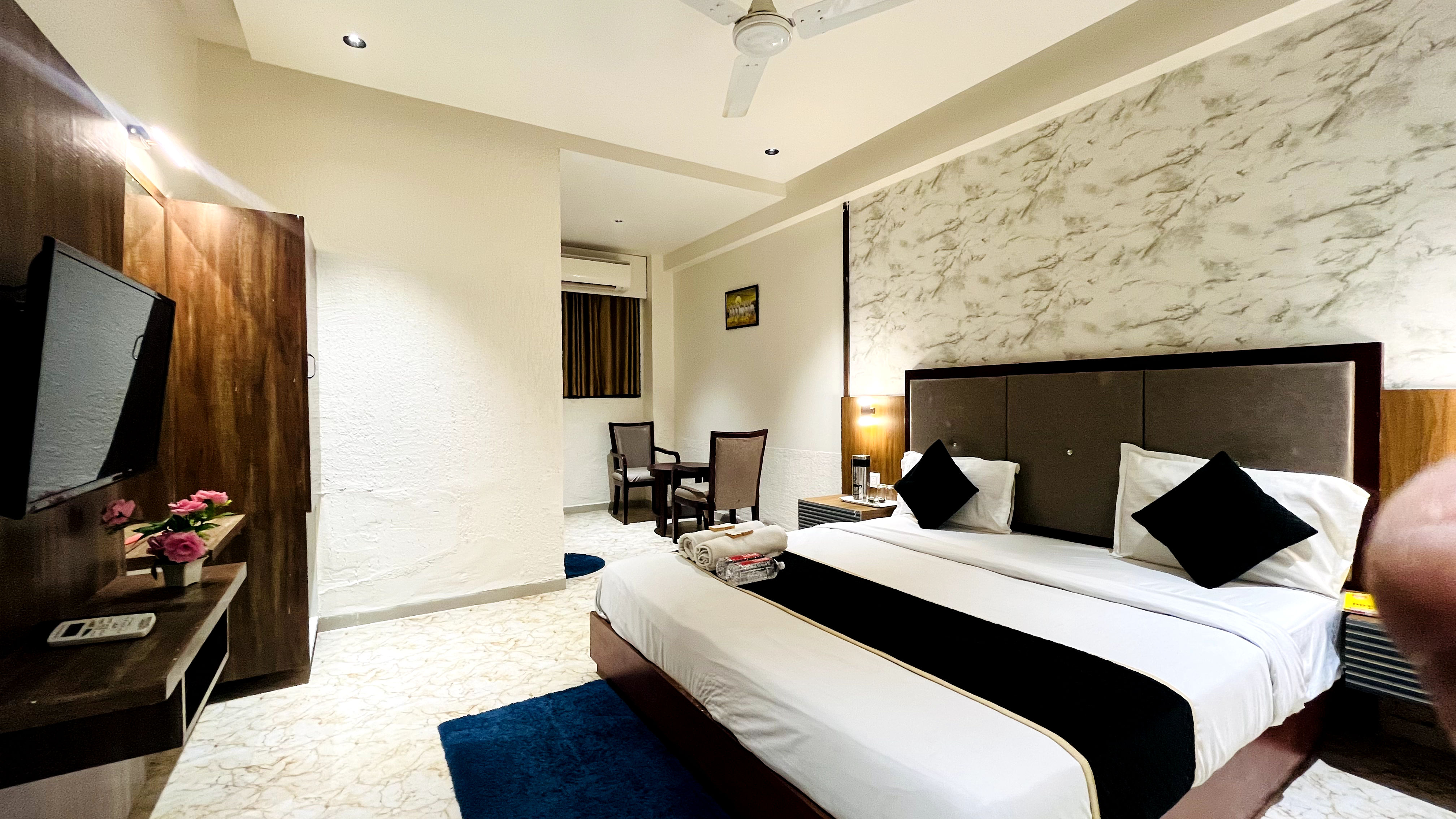 Hotel Shrimad Ahmedabad - Tap to explore photos