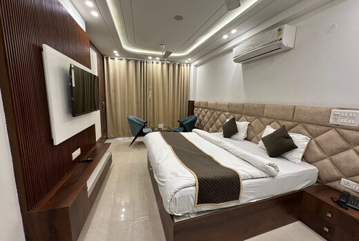 The Royal Oakes 3BHK Luxurious Apartment