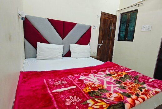 Rudraksha Guest House Near Banaras Railway Station