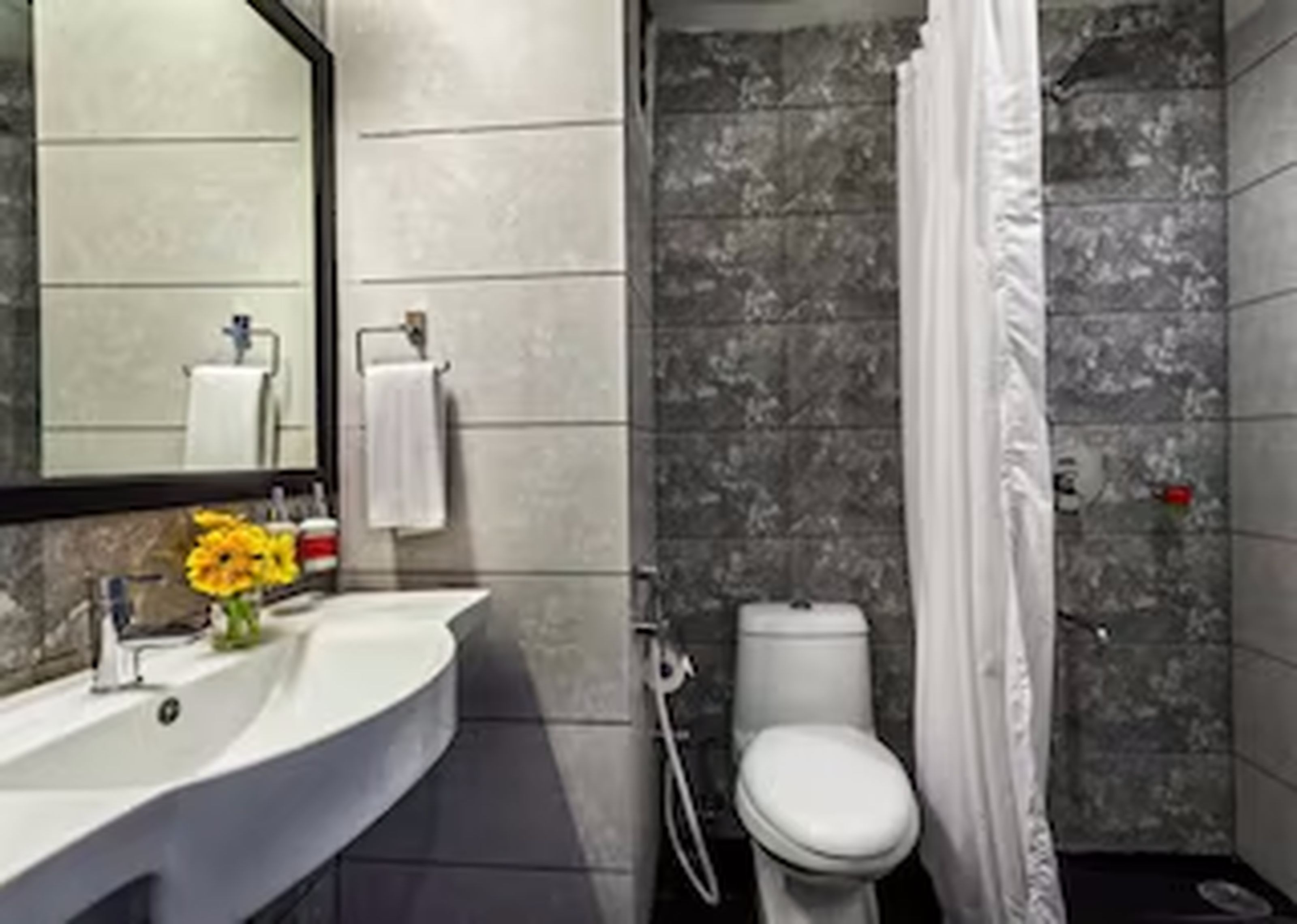 Super Collection O Sector 64 WorldMark Gurugram Formerly Vero - Tap to explore photos