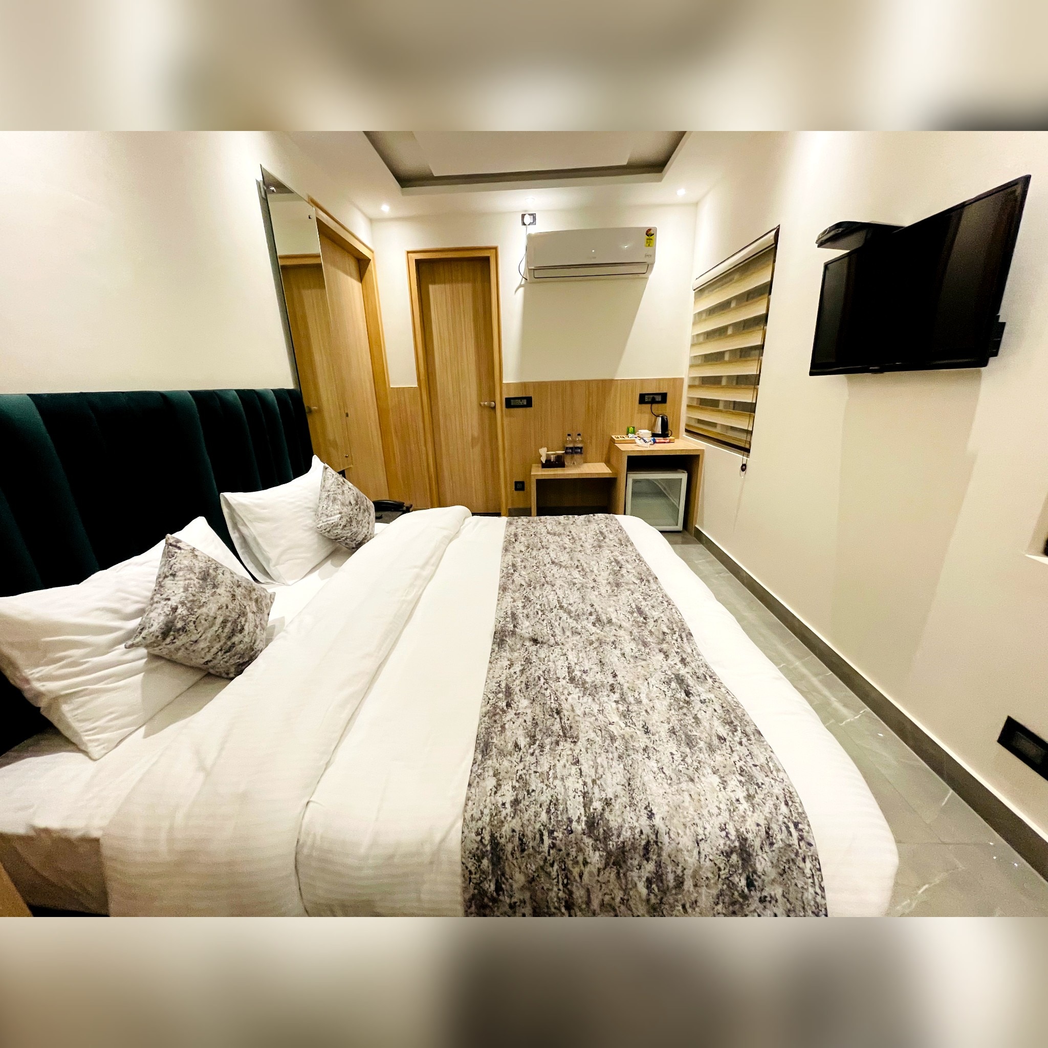 Hotel konark - Tap to explore photos
