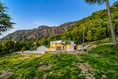 Kuriyana Stay |2BR| A Secluded Heaven by Homeyhuts, Mussoorie