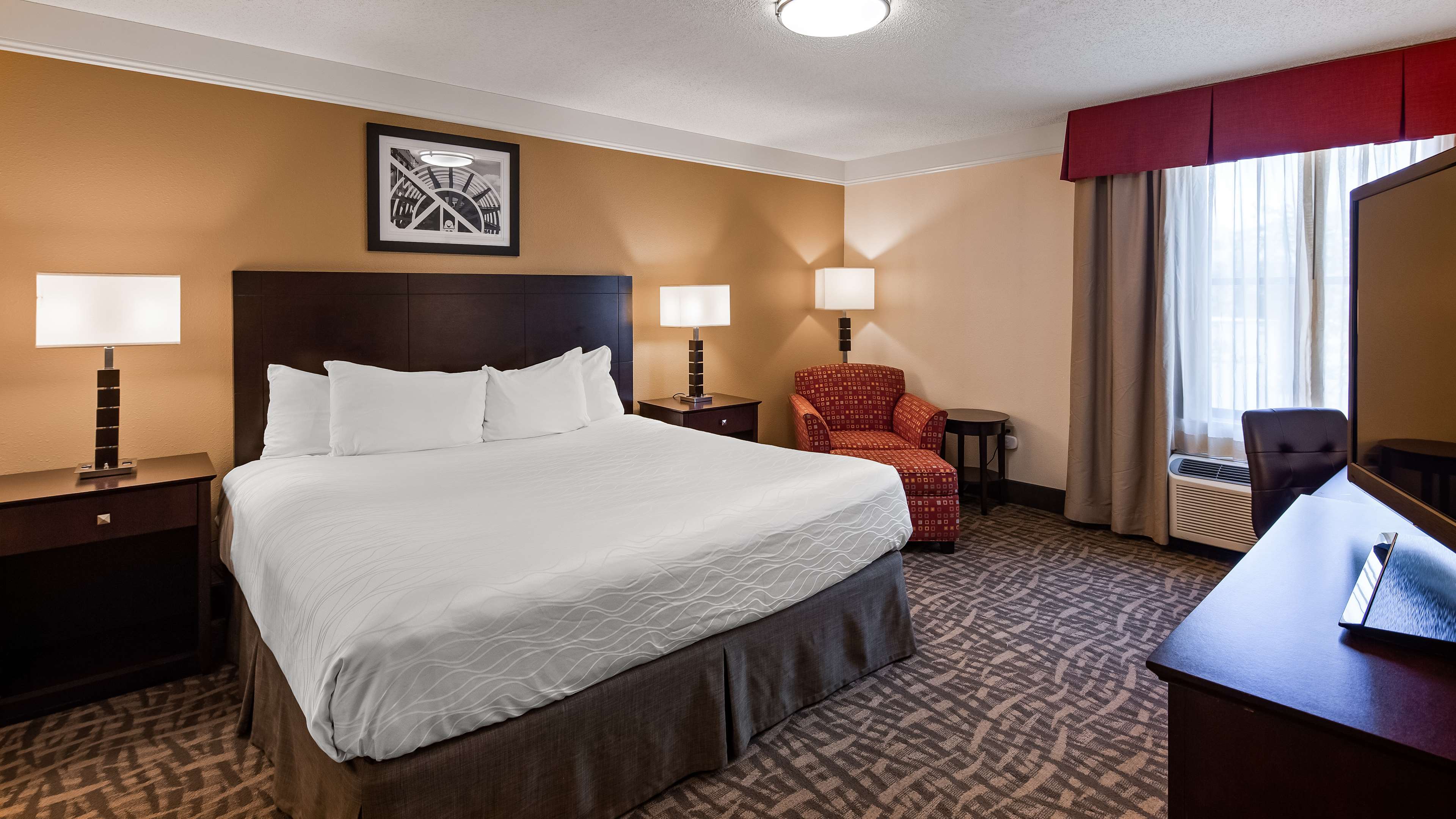 BEST WESTERN PLUS PEORIA - Tap to explore photos
