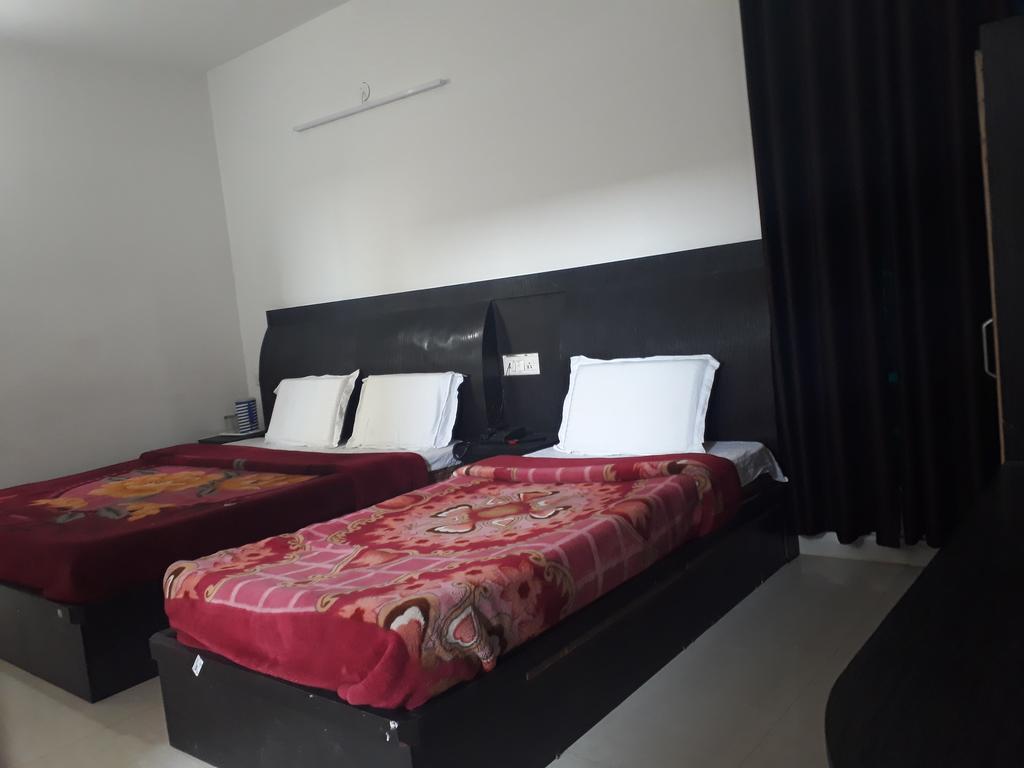 Tirupati P.G & Guest House - Tap to explore photos