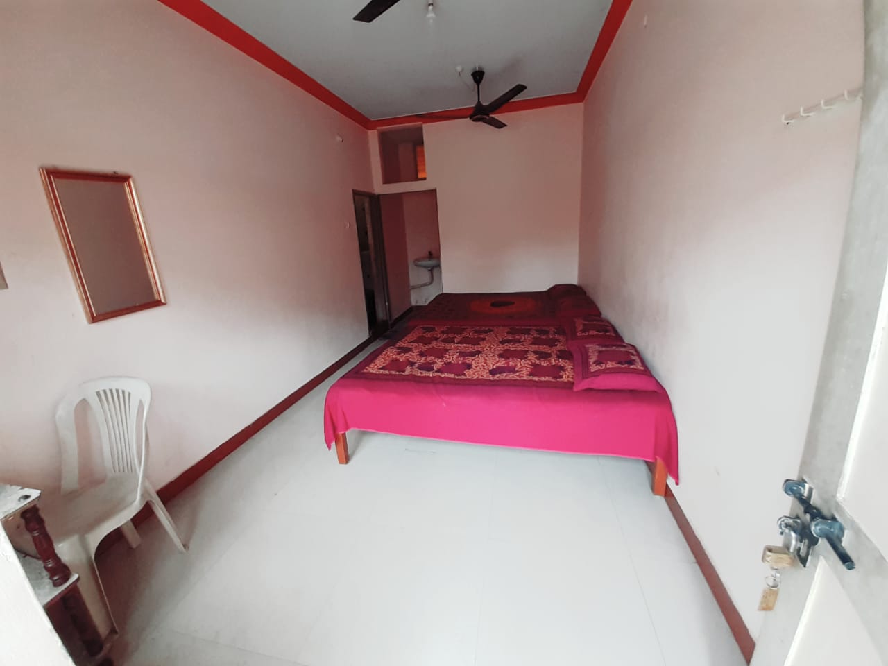 Suriya lodge - Tap to explore photos