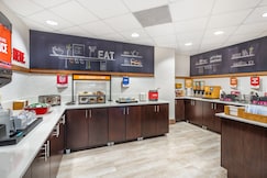 Hampton Inn Fort Myers-Airport & I-75, Lee, Florida