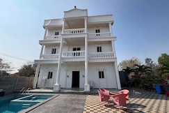 Berlin Villa 6BR Farm Private Pool by Homeyhuts, Chevella