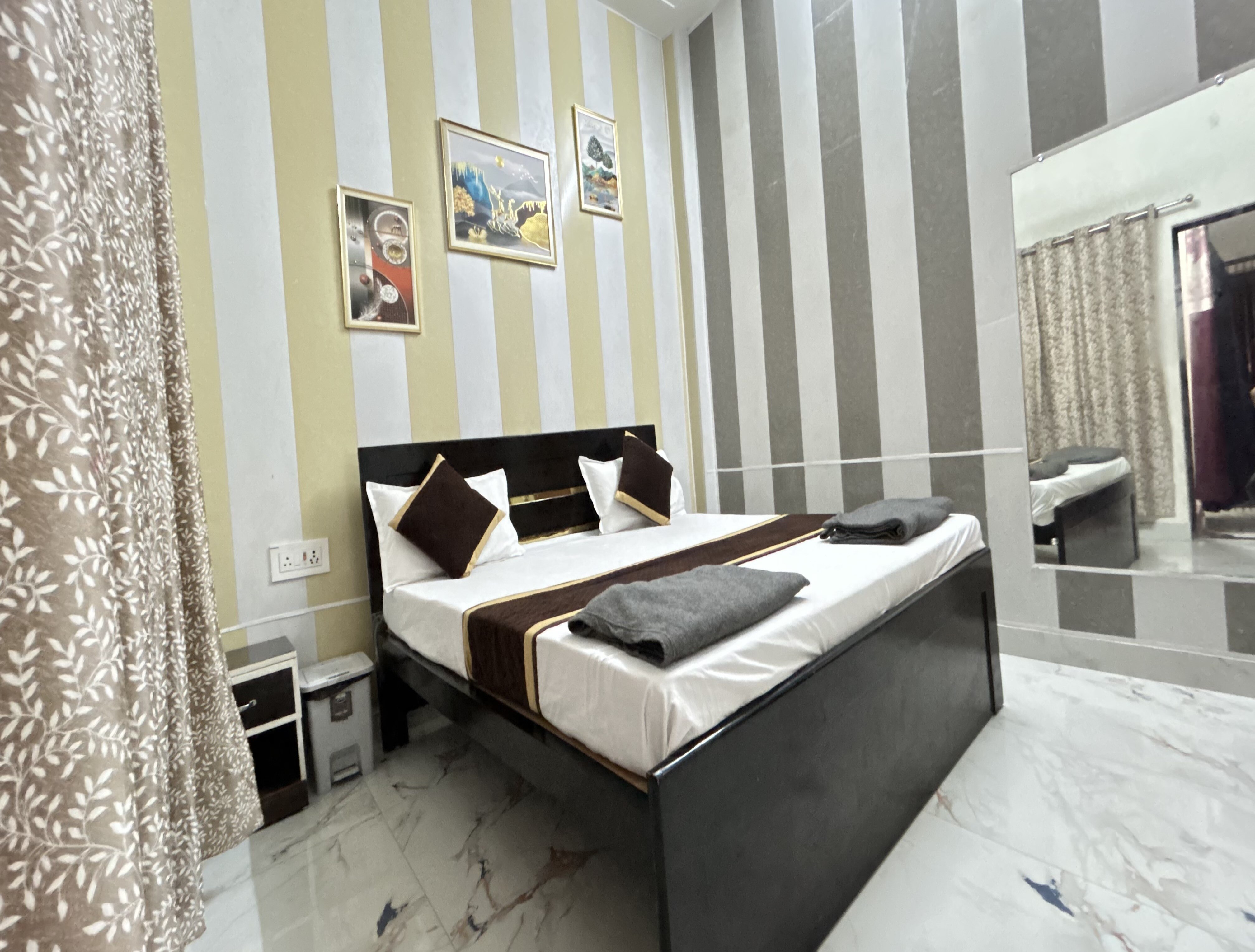 Hotel Siya Ram Niketan - Tap to explore photos