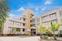 Hotel O SR Farm, Kadi