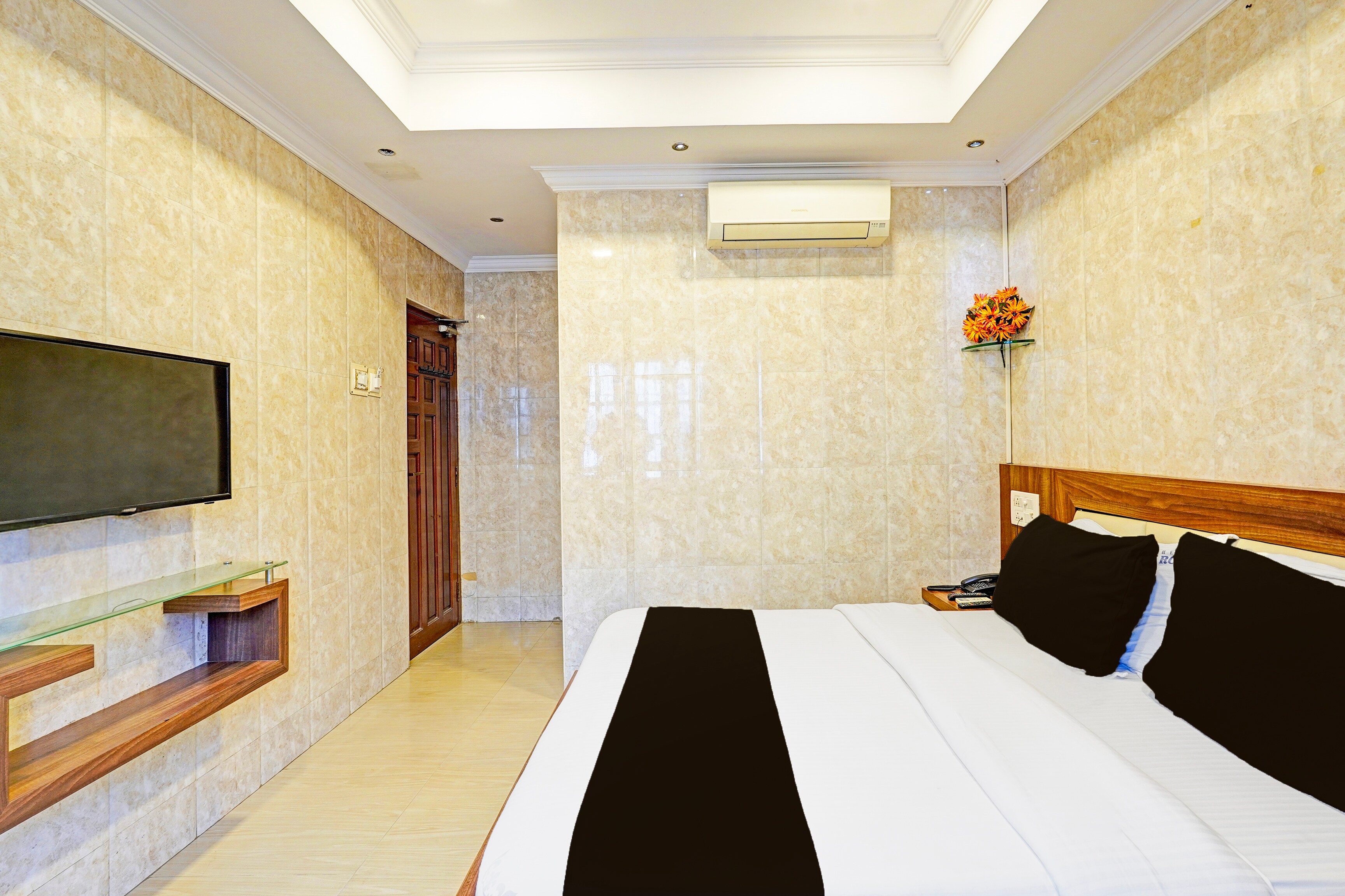 Super Hotel O Triplicane formerly Park Royal - Tap to explore photos