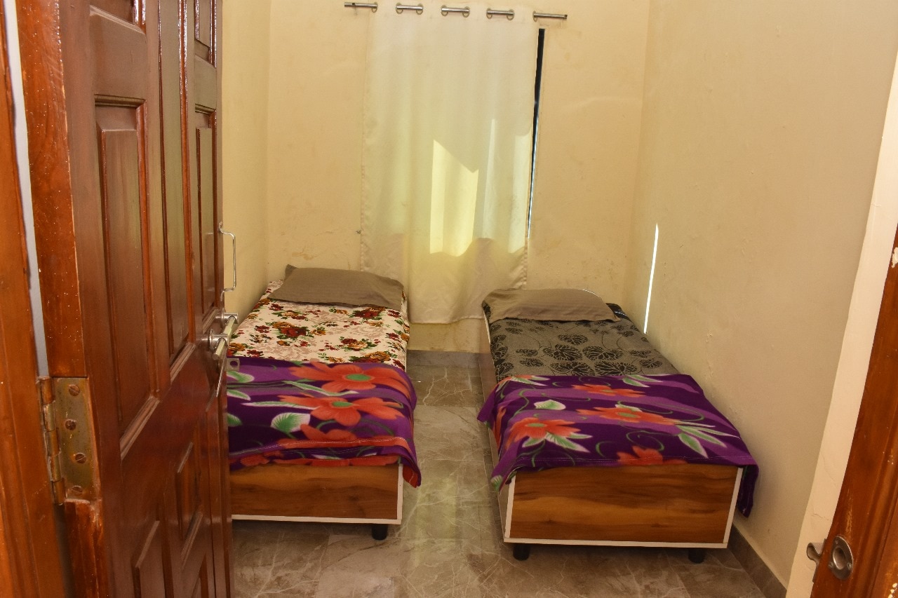 Hotel Dwarka Gauri - Tap to explore photos