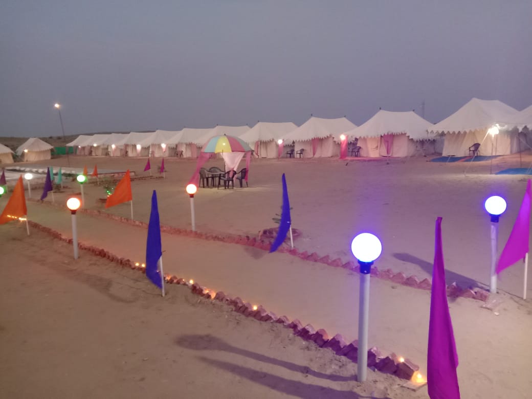Kohinoor Desert Camp - Tap to explore photos