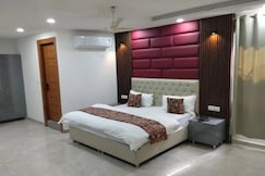 FabHotel Royal Palace Peera Garhi, Delhi