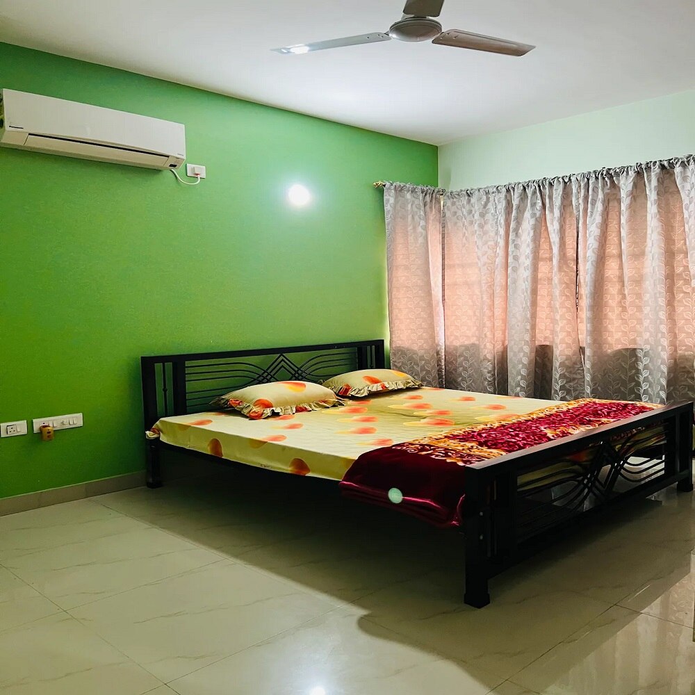 3BHK flat mins away from Airport - Tap to explore photos