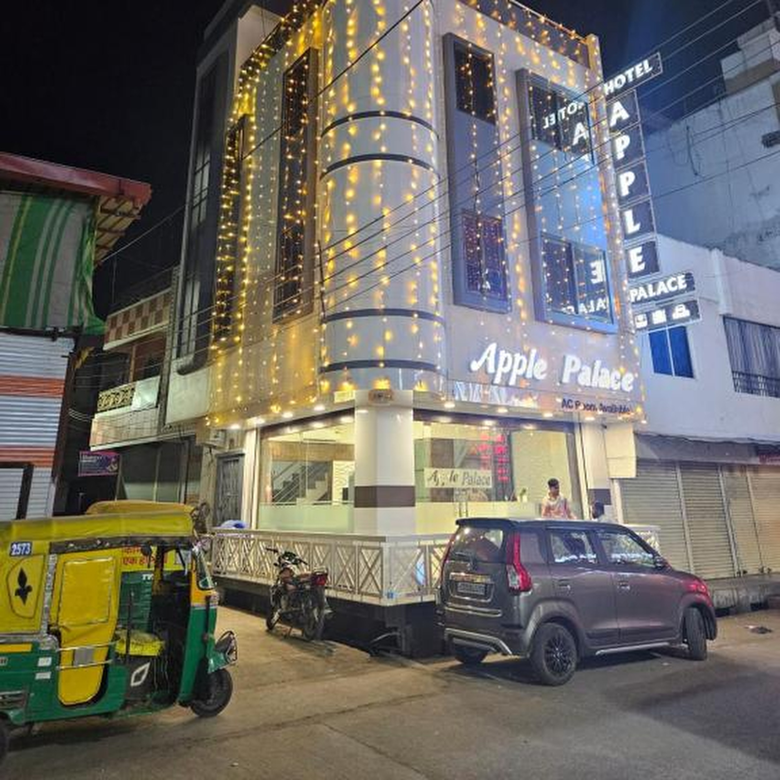 Hotel New Apple palace - Tap to explore photos