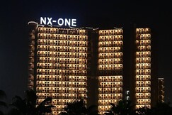 The Arcade Suite - Retro Gaming - Cozy Stay, Greater Noida