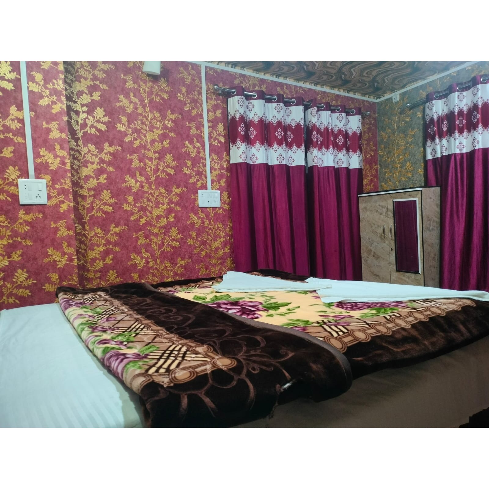 Blue Pine Guest House Pahalgam - Tap to explore photos