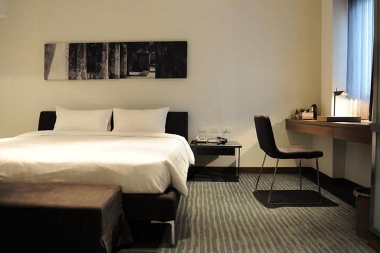 S33 Compact Sukhumvit Hotel - Tap to explore photos