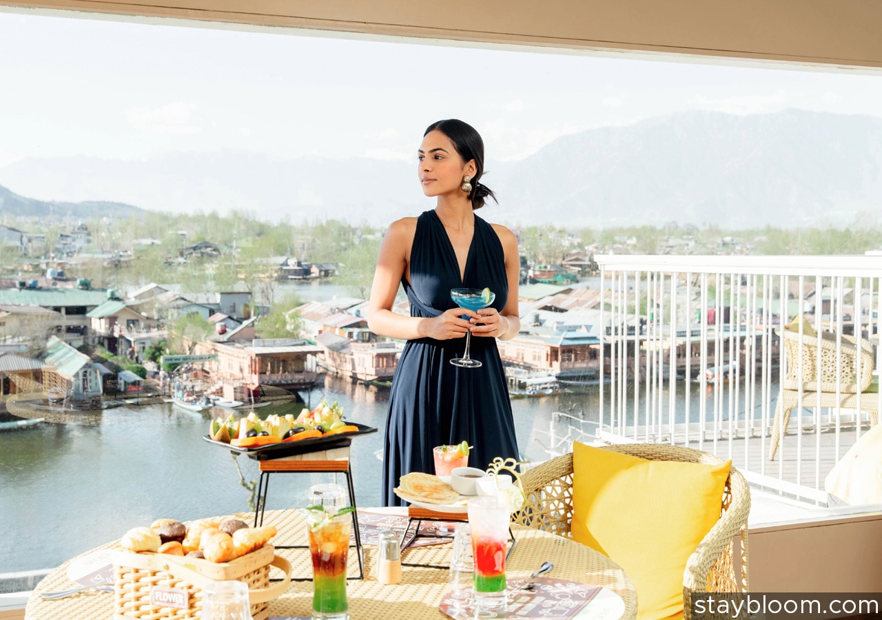 Bloom Boutique - Dal Lake - Tap to explore photos