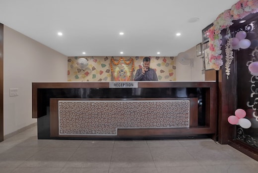 Super Townhouse Divya Palace
