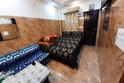 Cream Location / Wifi with Android TVs / Comfortable stay with Attached Kitchen / Washroom, Delhi