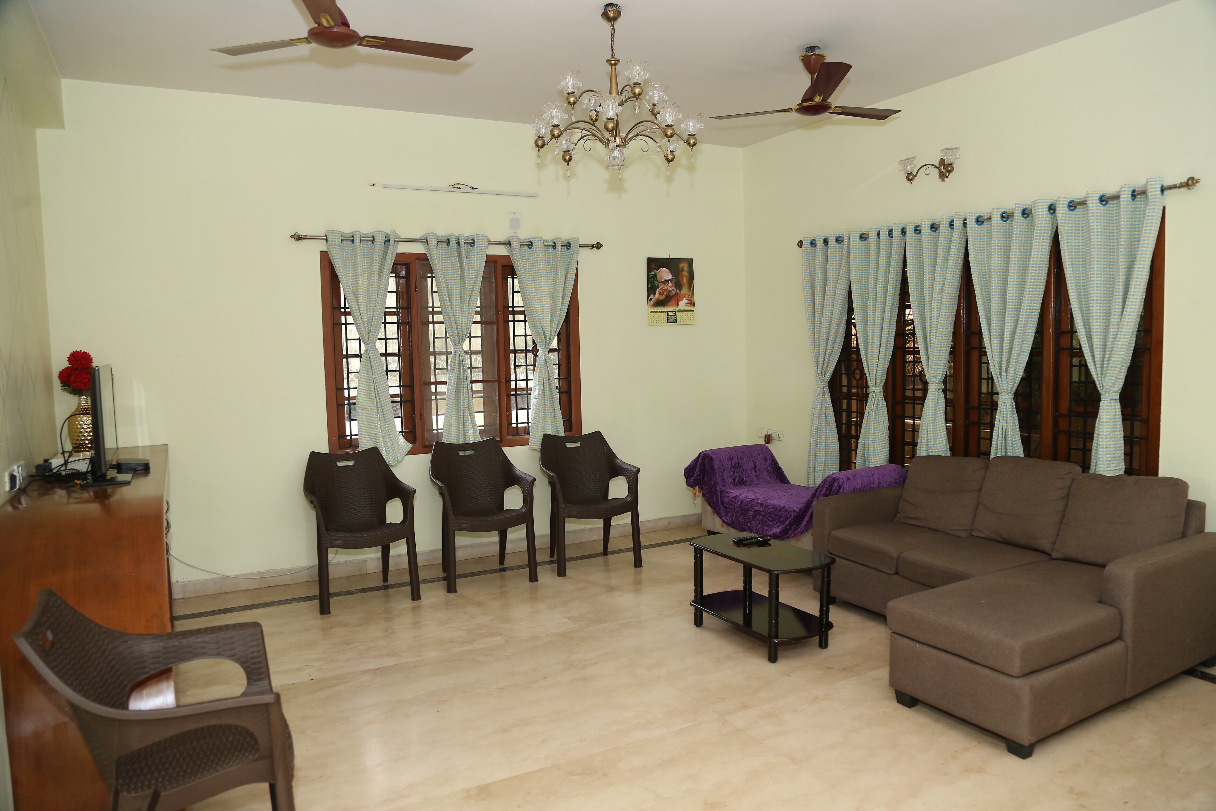 Lovely 3BHK Bungalow Apartment - Tap to explore photos