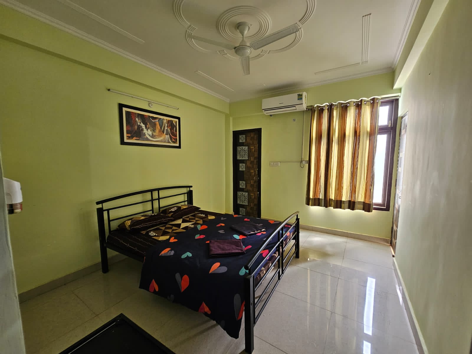 L401 1BHK in Krishna Nagar Lucknow - Tap to explore photos