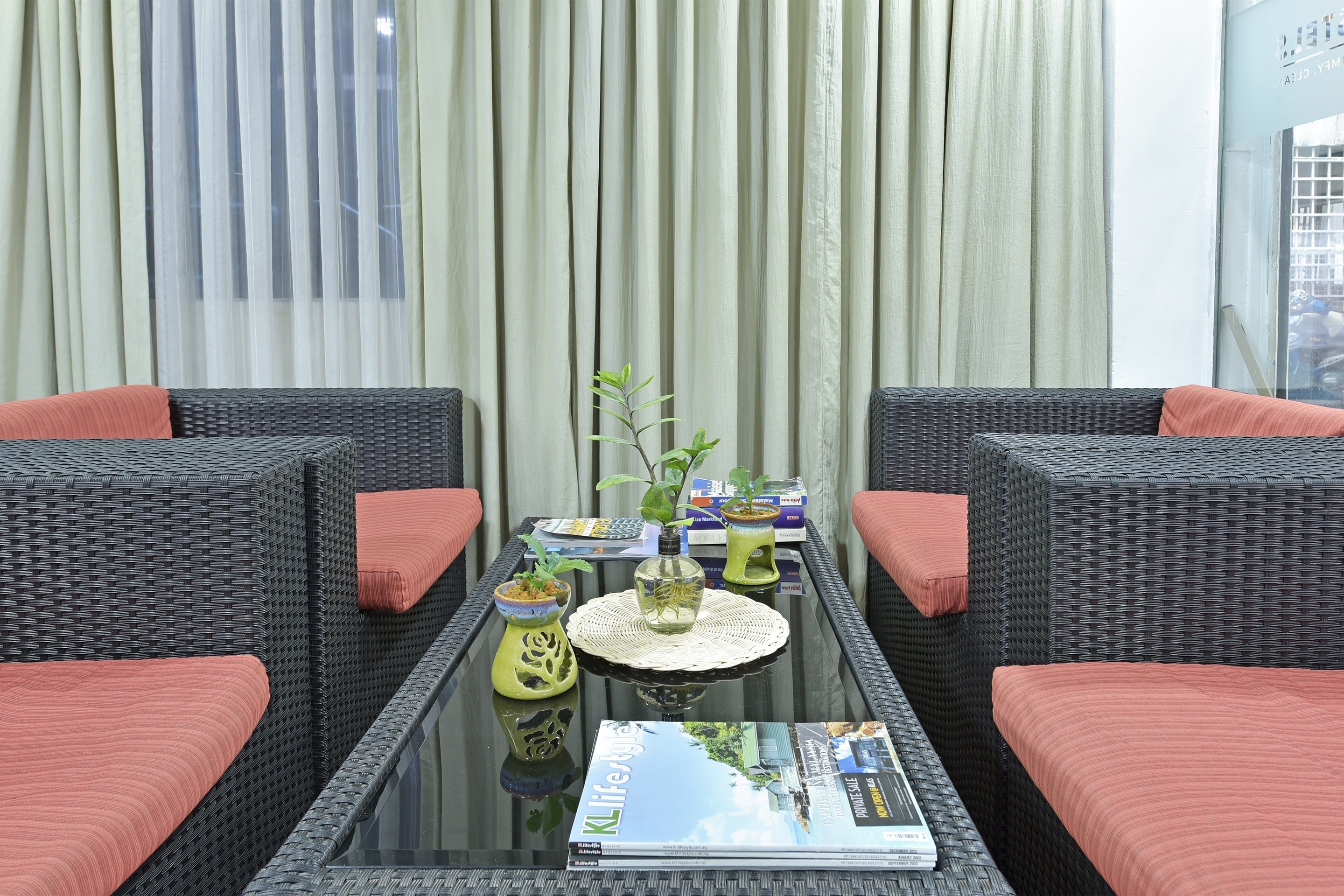Super OYO 90780 J Hotel Bukit Bintang - Tap to explore photos