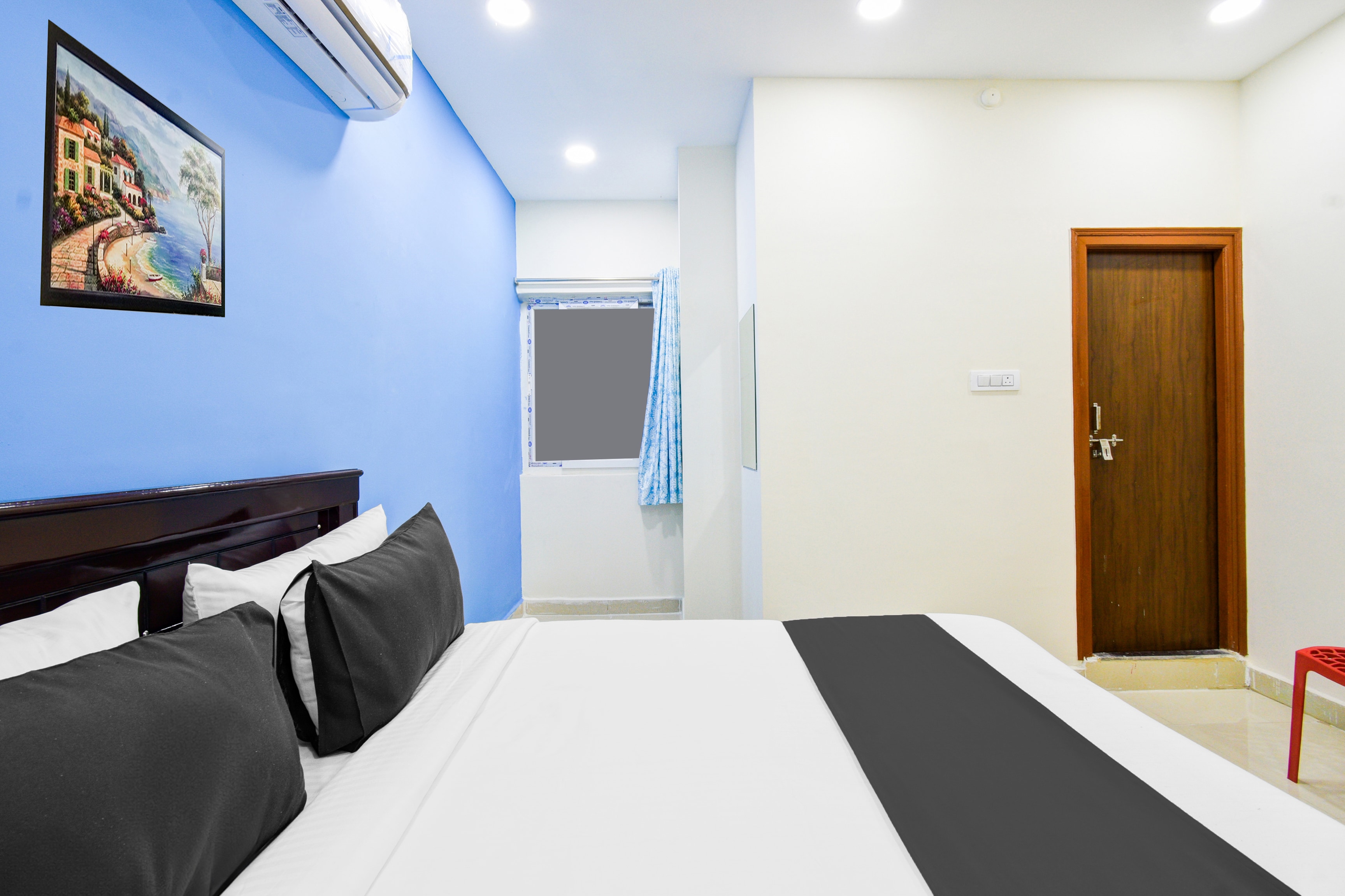 Hotel O Royal Stay Luxury Rooms - Tap to explore photos