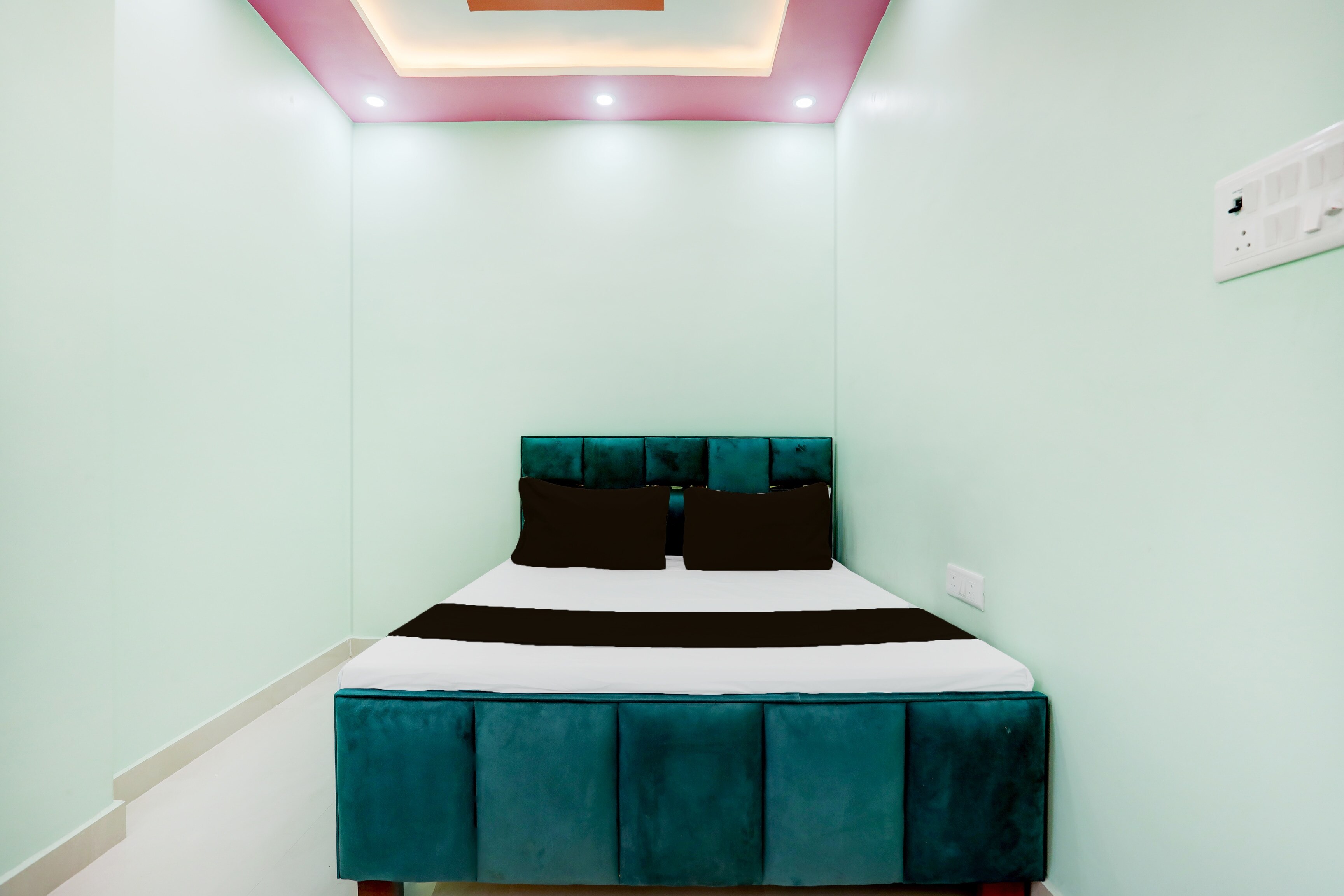 Hotel O Aarush Hotel And Restaurant - Tap to explore photos
