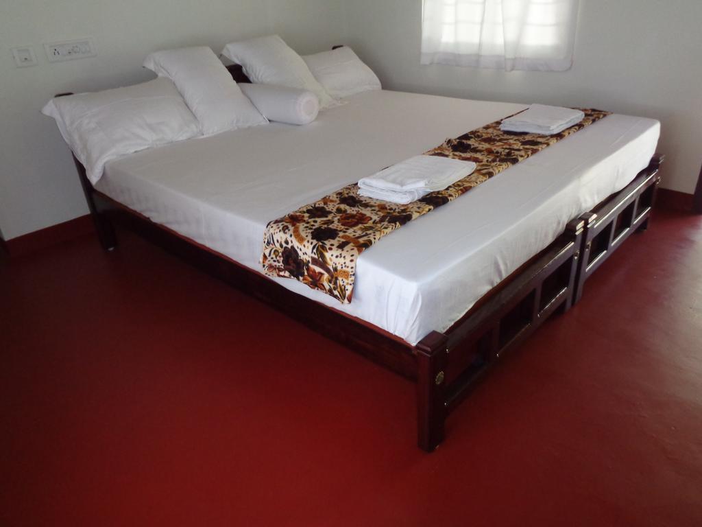 Marari Beatles Home Stay - Rooms - Tap to explore photos