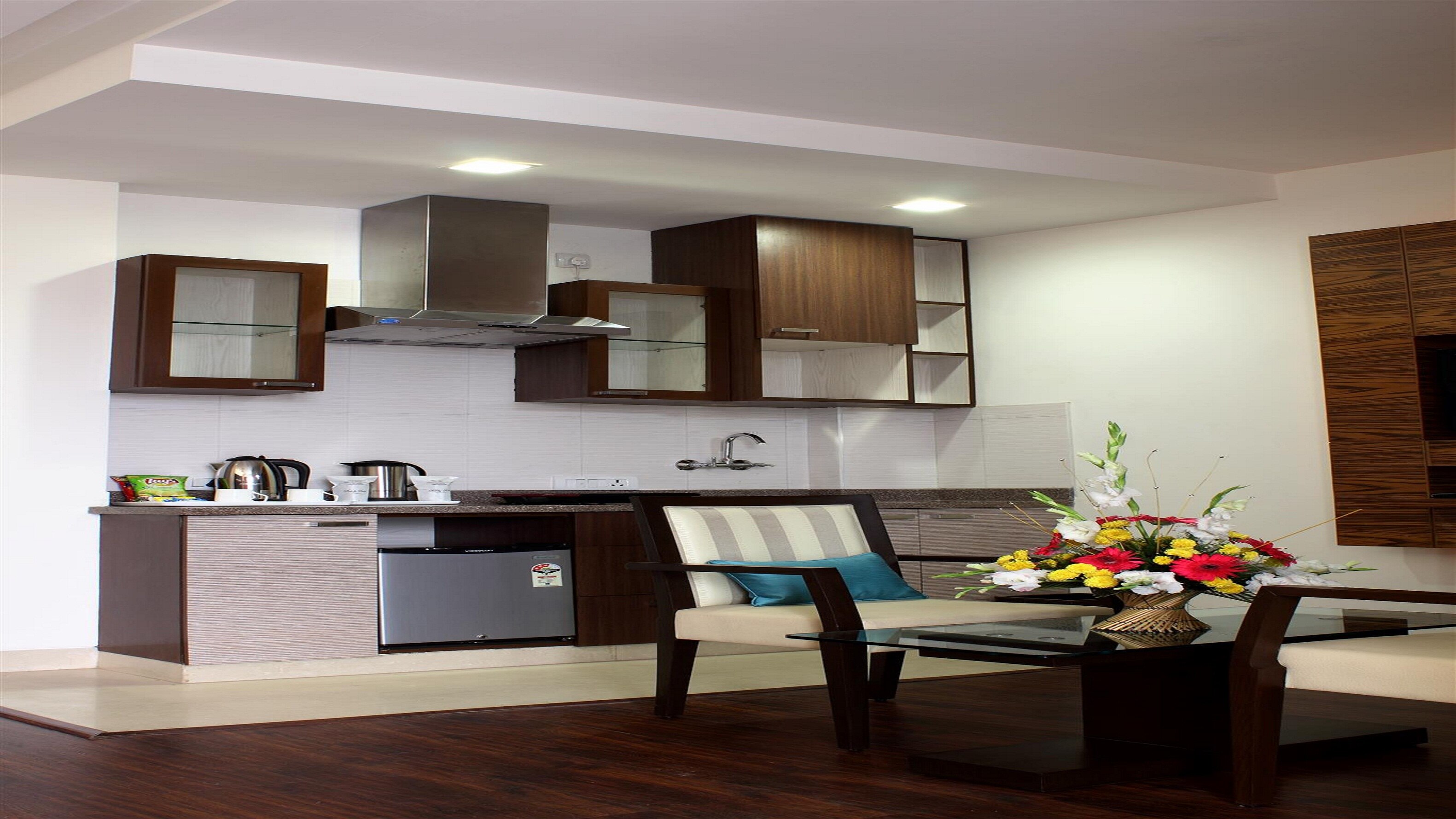Stately Suites Mg Road Gurgaon Hotel Price Address Reviews - 