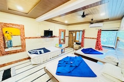 Shri Ganesh Hotel, 200 meters from nakki lake, Mount Abu