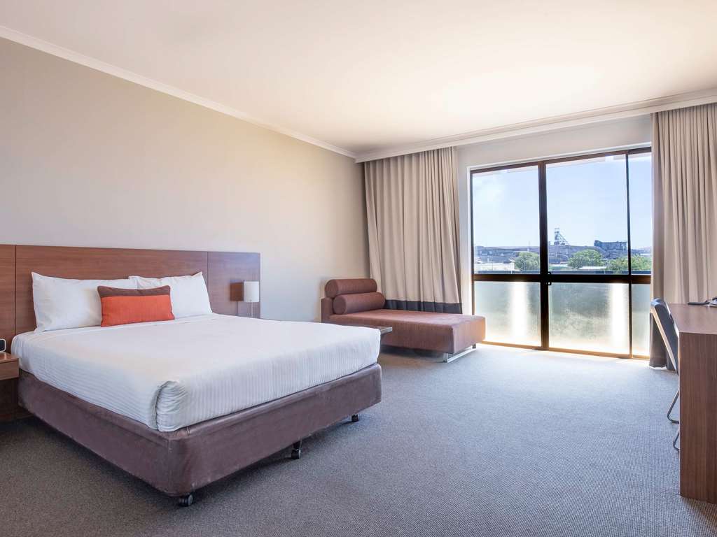 IBIS STYLES MT ISA VERONA - Tap to explore photos