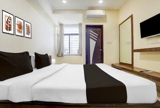 Super Hotel O La Banian Hotel & Restaurant