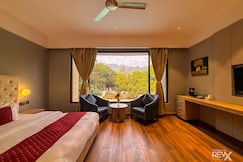 The Maple Woods Resort - (3 mins walk from Kosi River), Jim Corbett (Ramnagar)
