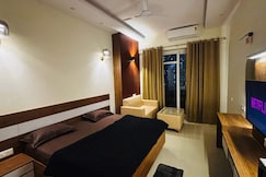 Grey stayy, Greater Noida