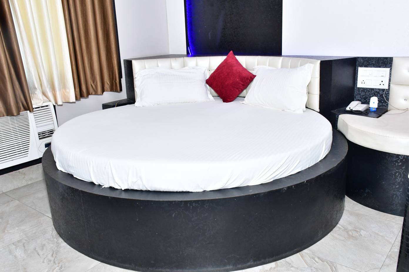 HOTEL MADHUWAN VIHAR - Tap to explore photos