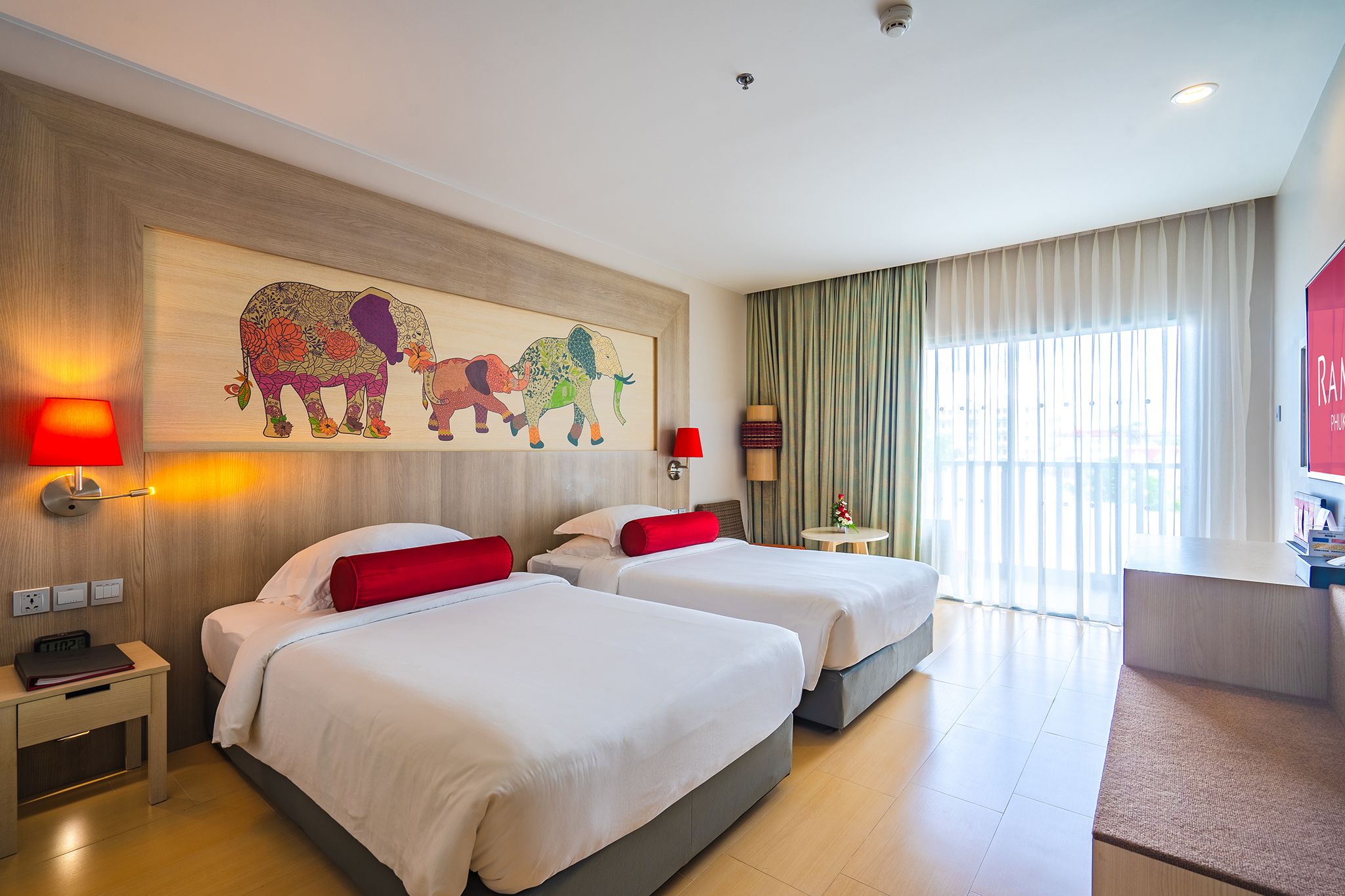 Ramada by Wyndham Phuket Deevana Patong - Tap to explore photos