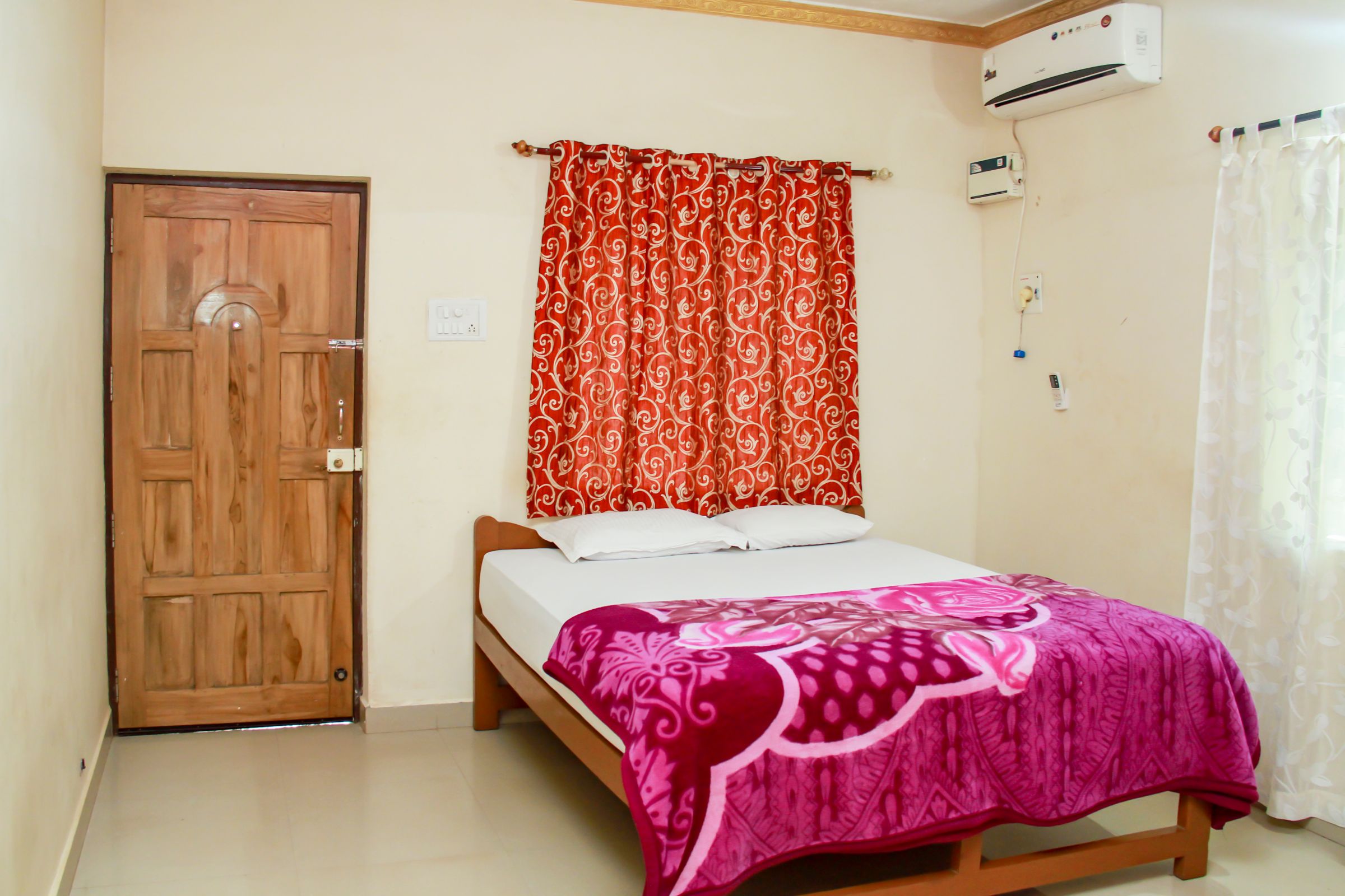 Saligao Inn - Tap to explore photos