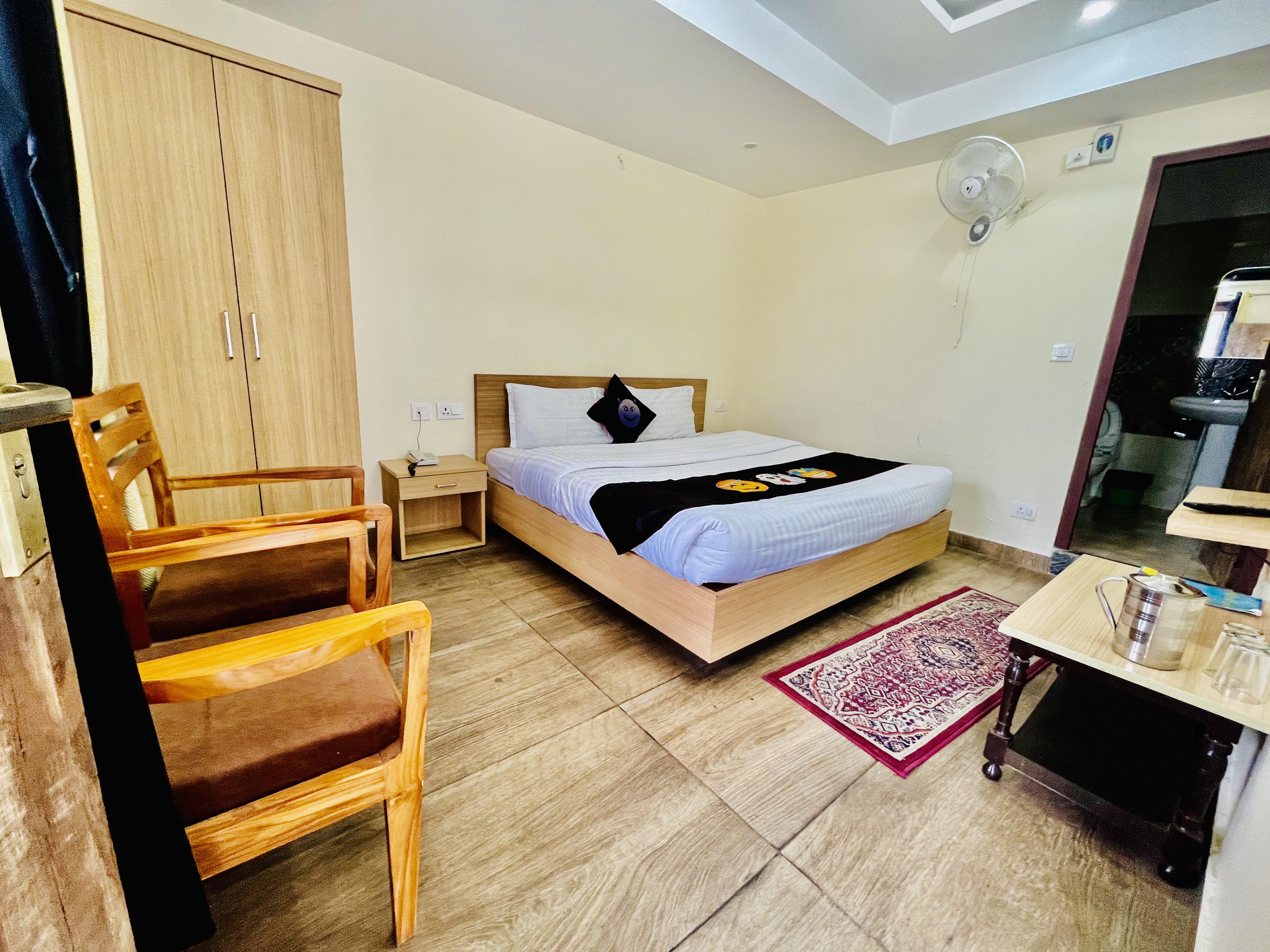 Hotel Emoji Inn Nainital - Tap to explore photos