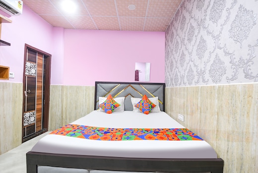 Fabhotel Mohini Palace- 1km from Prem mandir
