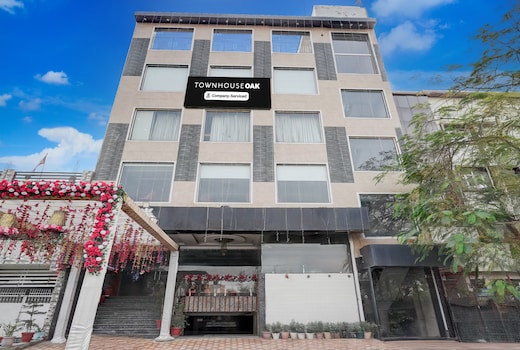 Townhouse Oak CSJMU Kanpur Formerly Shree Dev Villa